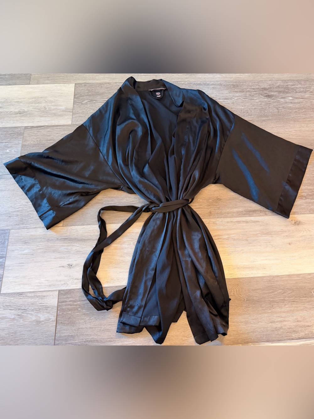 Victoria's Secret Satin Kimono Robe in Black - Size Medium/Large